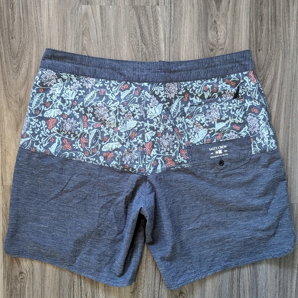 Salty Crew - Board shorts - Size 33 - Picture 2 of 4